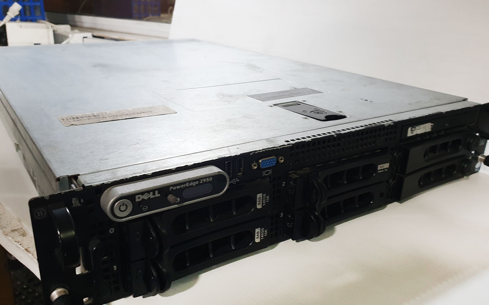 Server Dell PowerEdge 2950 Rack Used A 8Gb Memory  320Gb SAS HD Graphics