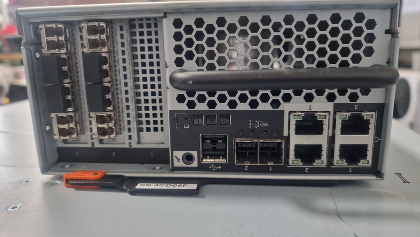 IBM Storwize Control Gen 2 V7000 2076 524 2x Controller 31P1845 24x SFF 2x PSU With 4 X 8GBs PCI-E FIBRE CHANNEL CARD's with 24 Caddy without Disk Used A