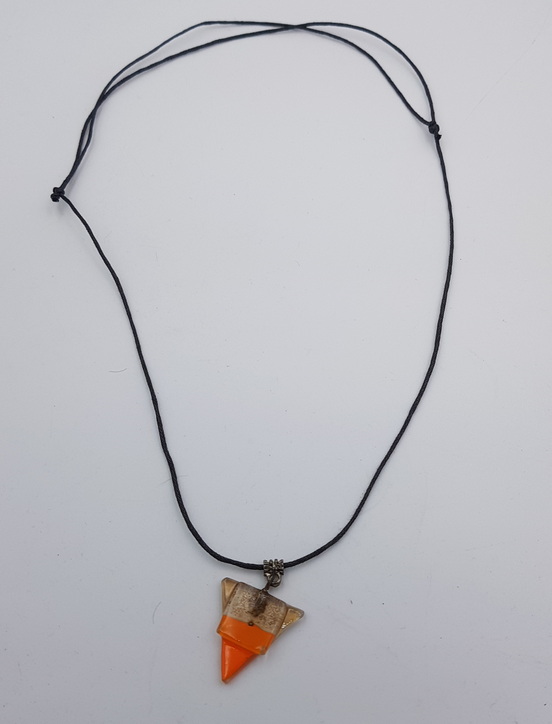 Articiones Pendant Necklace Plastic New 3cm 2.5cm